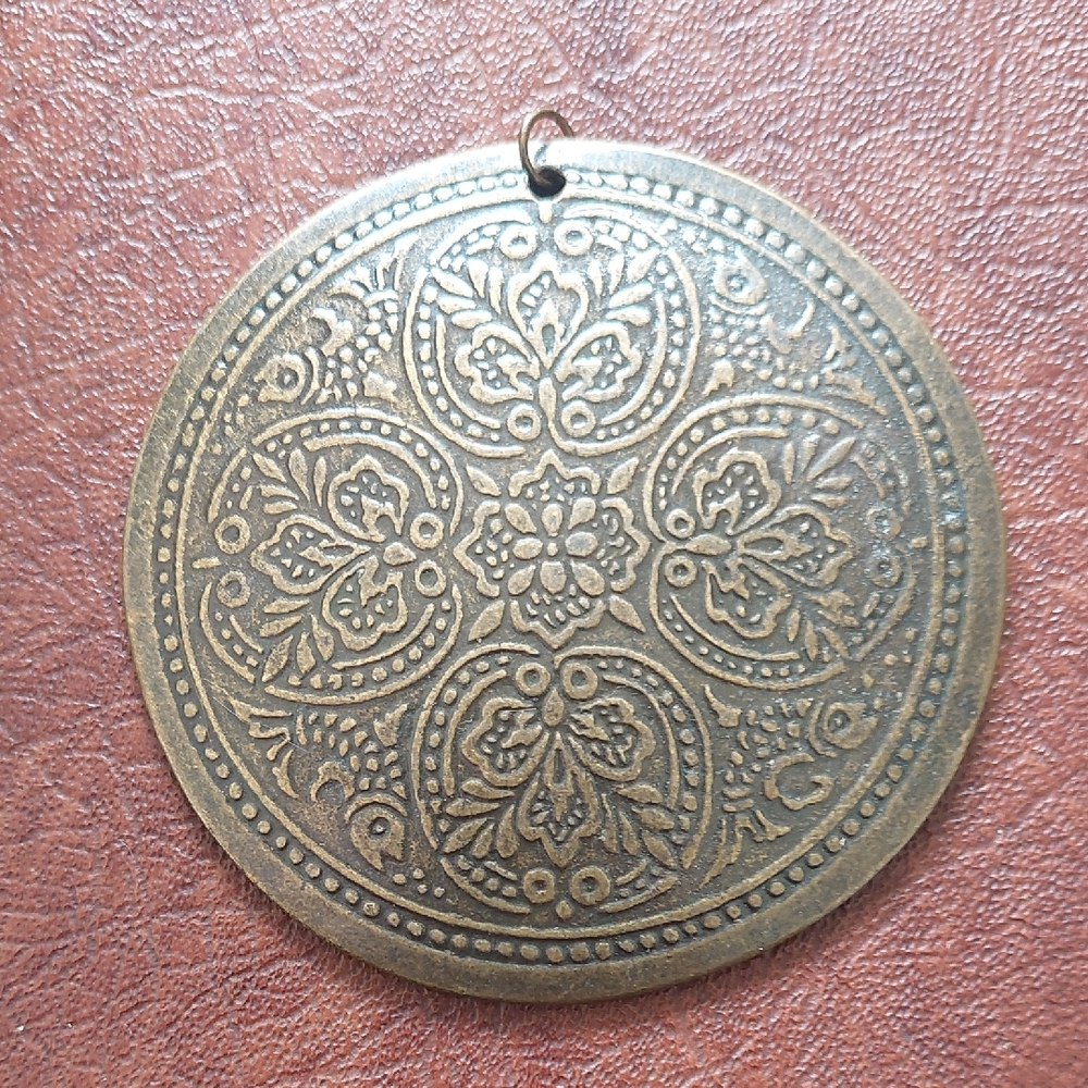 Vintage Oversized Brass Tone Medallion Pendant LG Round Floral Etched Necklace